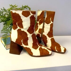 Like New Steve Madden Nara Cow Hair Ankle Boots Square Toe Wide Heel Size 9M